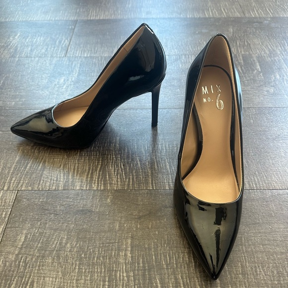 Black Stiletto Heels - Picture 2 of 6